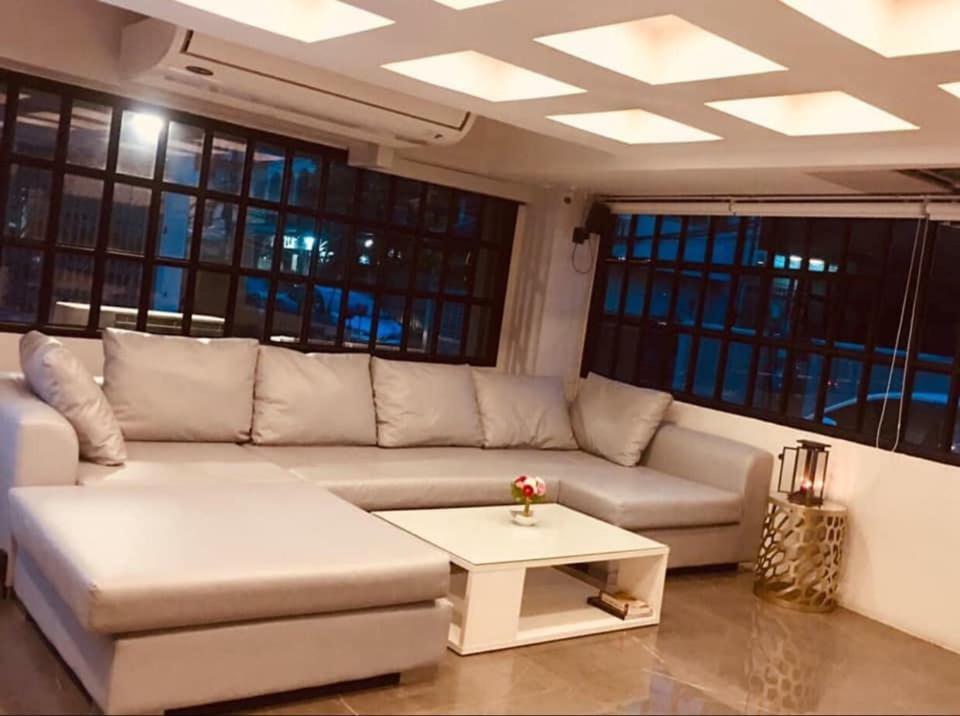 43 Home Бангкок Экстерьер фото